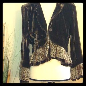 💋 EUC Velvet blazer w/ leopard ruffle trim 🐆